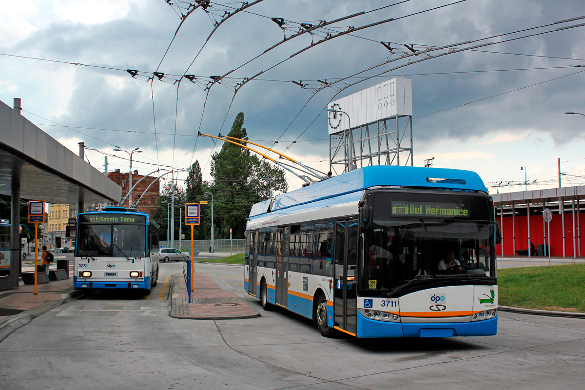 Острава, Škoda 14TrM № 3251; Острава, Solaris Trollino III 12 AC № 3711