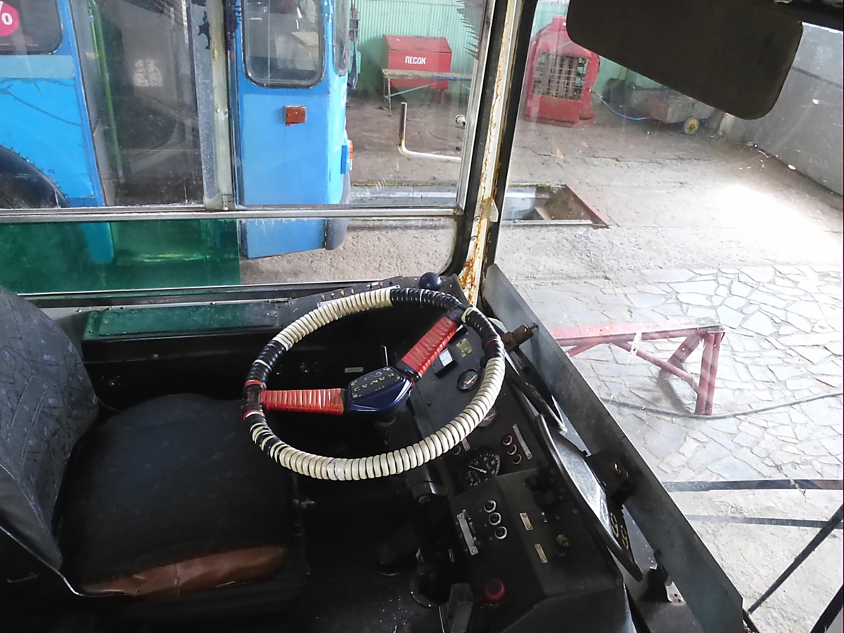 Орёл, ЗиУ-682Г-016  [Г0М] № 099; Орёл — Рабочие места водителей, кабины и пульты управления