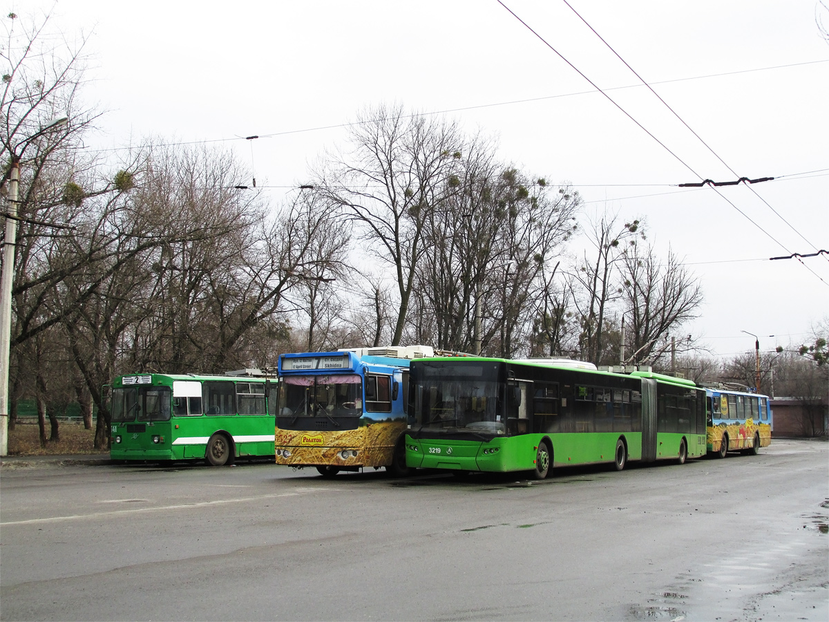 Харьков, ЛАЗ E301D1 № 3219; Харьков, ЗиУ-682Г-016.02 № 3327; Харьков, ЗиУ-682Г [Г00] № 341