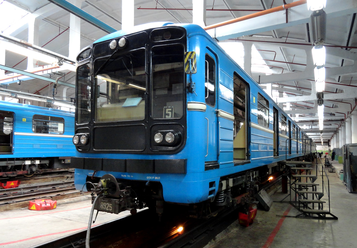 Екатеринбург, 81-717.5 (ЛВЗ/ВМ) № 8925