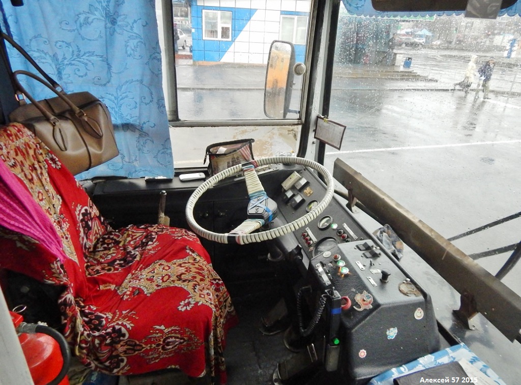 Орёл, ЗиУ-682Г-016  [Г0М] № 1109; Орёл — Рабочие места водителей, кабины и пульты управления