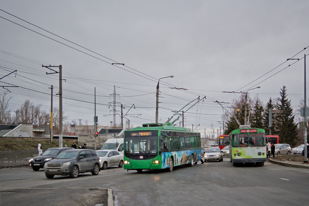Казань, ВМЗ-5298.01 «Авангард» № 1212; Казань, ЗиУ-682В № 1251