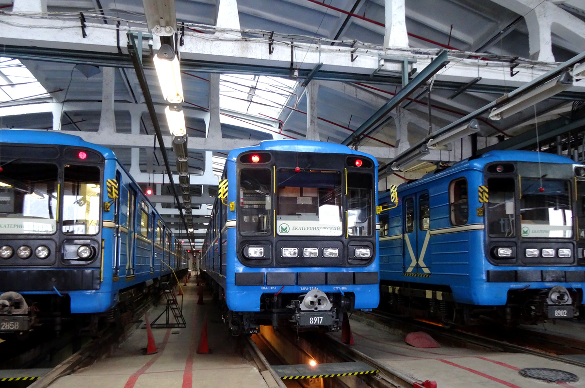 Екатеринбург, 81-717.5 (ЛВЗ/ВМ) № 8917