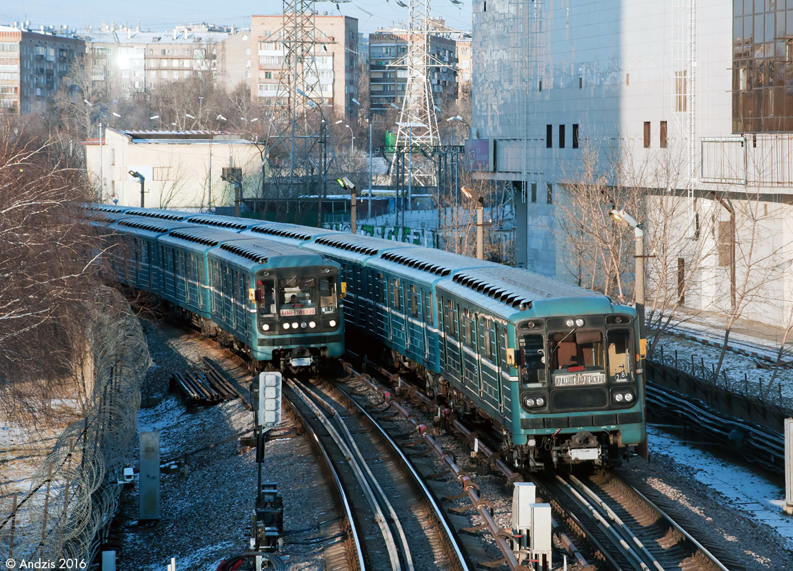 Москва, 81-717 (ЛВЗ) № 8792; Москва, 81-717.5 (ЛВЗ/ВМ) № 10168