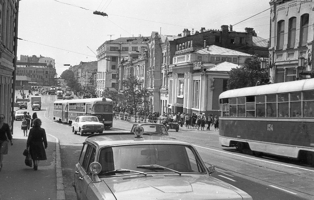 Vladivostok, RVZ-6M2 č. 183; Vladivostok, RVZ-6M2 č. 154; Vladivostok — Historic Photos — Tramway (1971-1990)