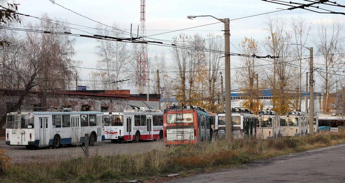Tomsk, ZiU-682G-012 [G0A] № 352; Tomsk, LiAZ-5280 (VZTM) № 361; Tomsk — Trolleybus Depot
