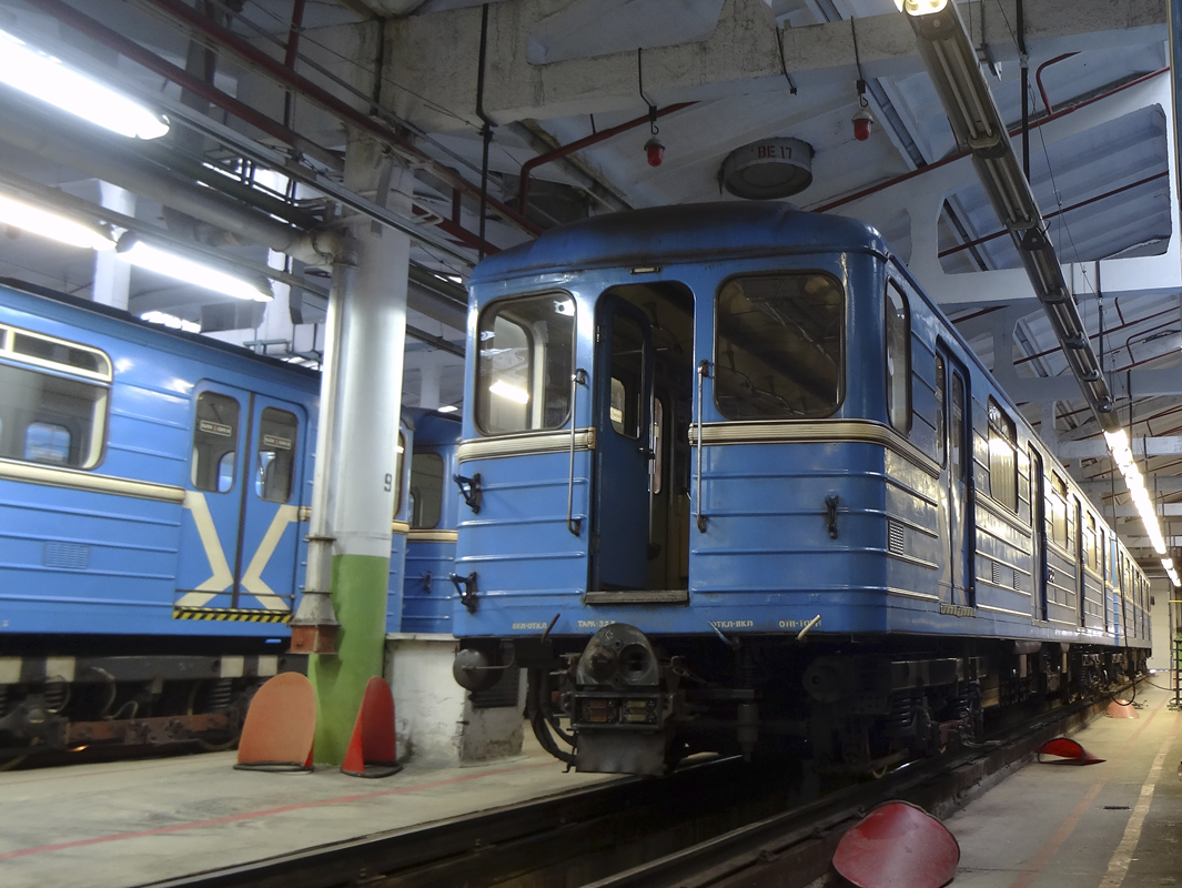 Екатеринбург, 81-714.5 (ЛВЗ/ВМ) № 8242