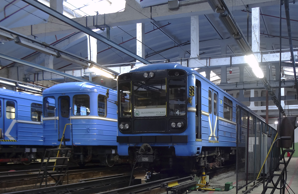 Yekaterinburg, 81-717.5 (LVZ/VM) № 8916