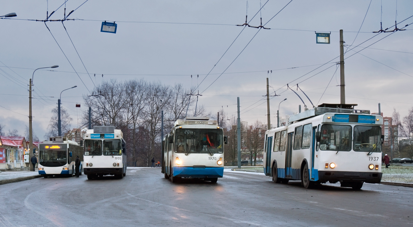 Санкт-Петербург, БТЗ-5276-04 № 1935; Санкт-Петербург, ВЗТМ-5284.02 № 1970; Санкт-Петербург, БТЗ-5276-04 № 1937; Санкт-Петербург — Конечные станции и разворотные кольца