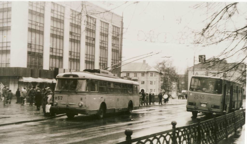 Ровно, Škoda 9Tr21 № 057