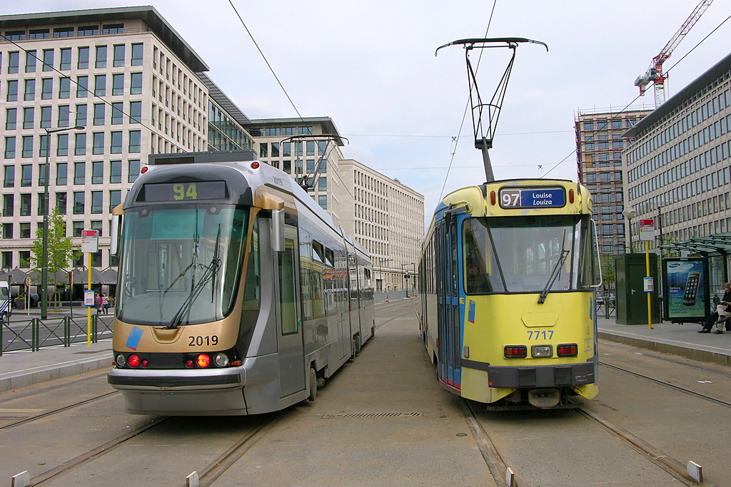 Брюссель, Bombardier T2000 № 2019; Брюссель, BN PCC серия 7700 № 7717