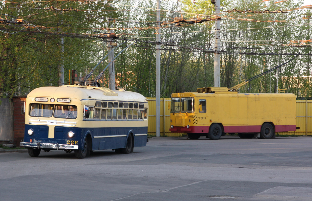 Санкт-Петербург, МТБ-82Д № 226; Санкт-Петербург, КТГ-1 № ГТ-2013