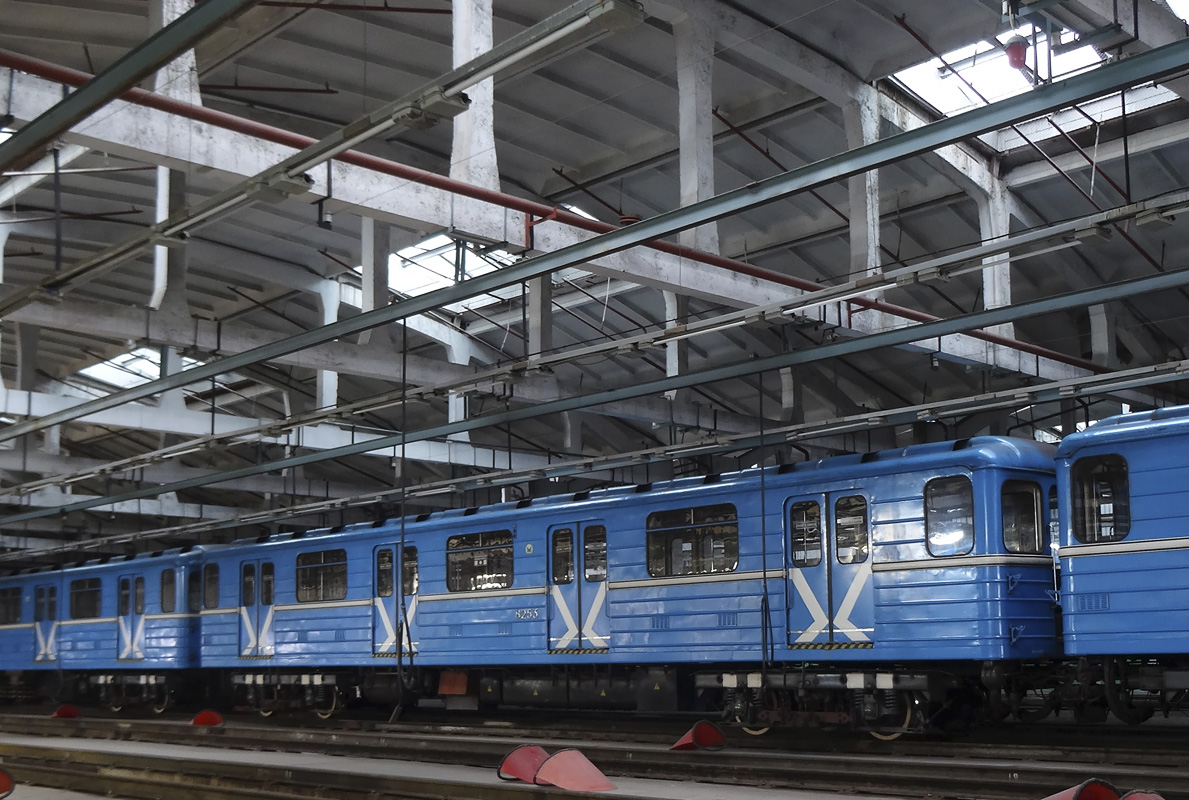 Екатеринбург, 81-714.5 (ЛВЗ/ВМ) № 8253