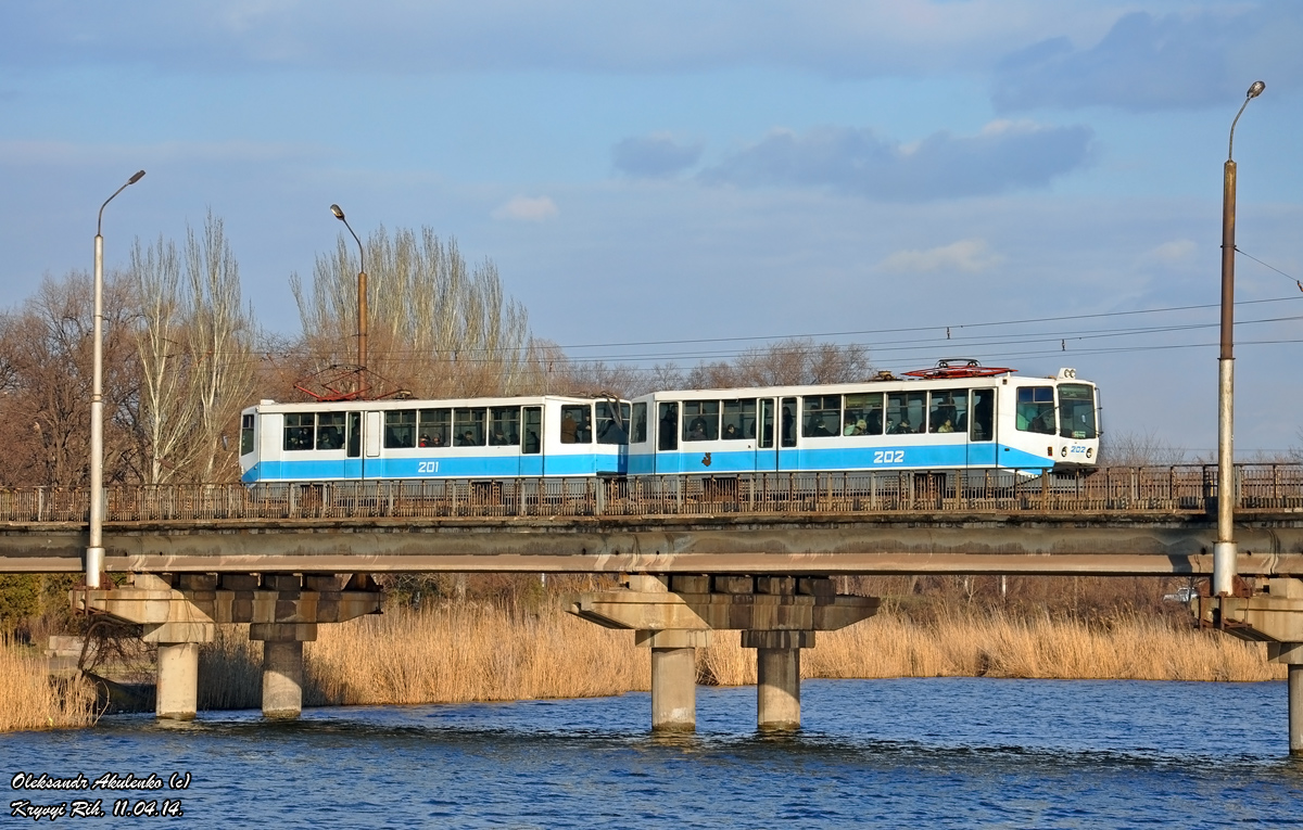 Кривой Рог, 71-611 № 201; Кривой Рог, 71-611 № 202