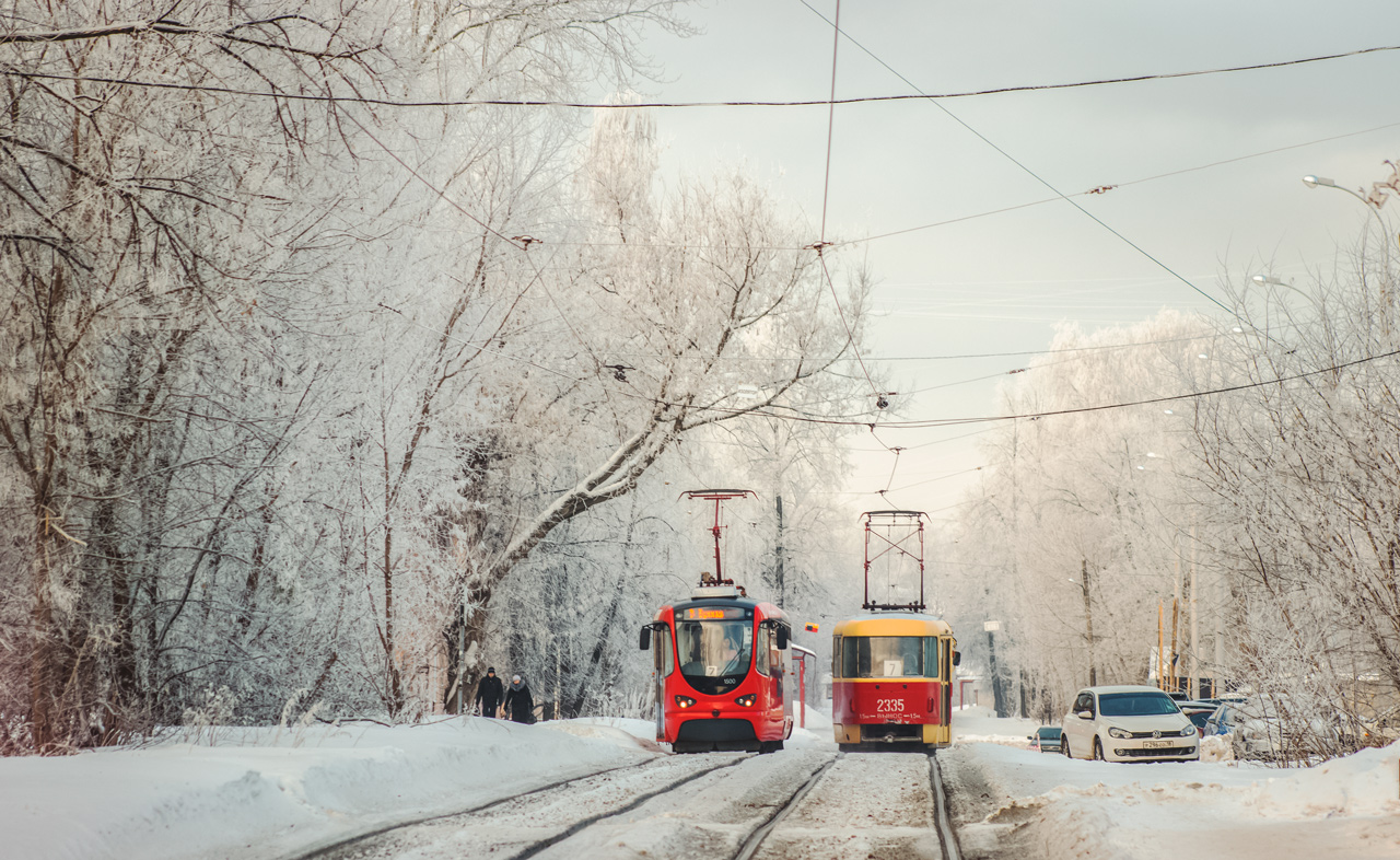 Iževsk, Tatra T3K “Izh” č. 1500; Iževsk, Tatra T3SU č. 2335 Iževsk, Tatra T3K “Izh” č. 1500; Iževsk, Tatra T3SU č. 2335