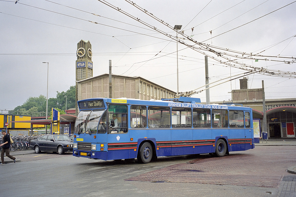 Arnhem, DAF Den Oudsten B79T-KM560 / Kiepe č. 0144