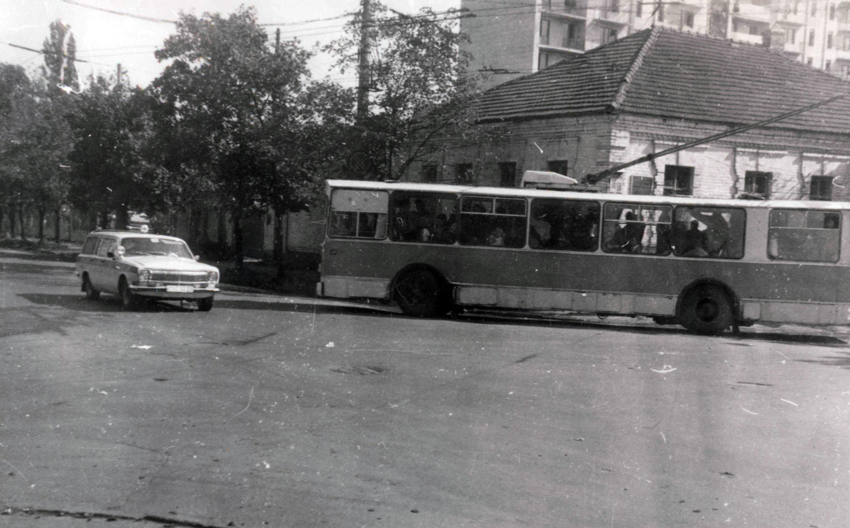 Кременчуг, ЗиУ-682В-012 [В0А] № 138; Кременчуг — Исторические фотографии — Троллейбус (1966-2005)