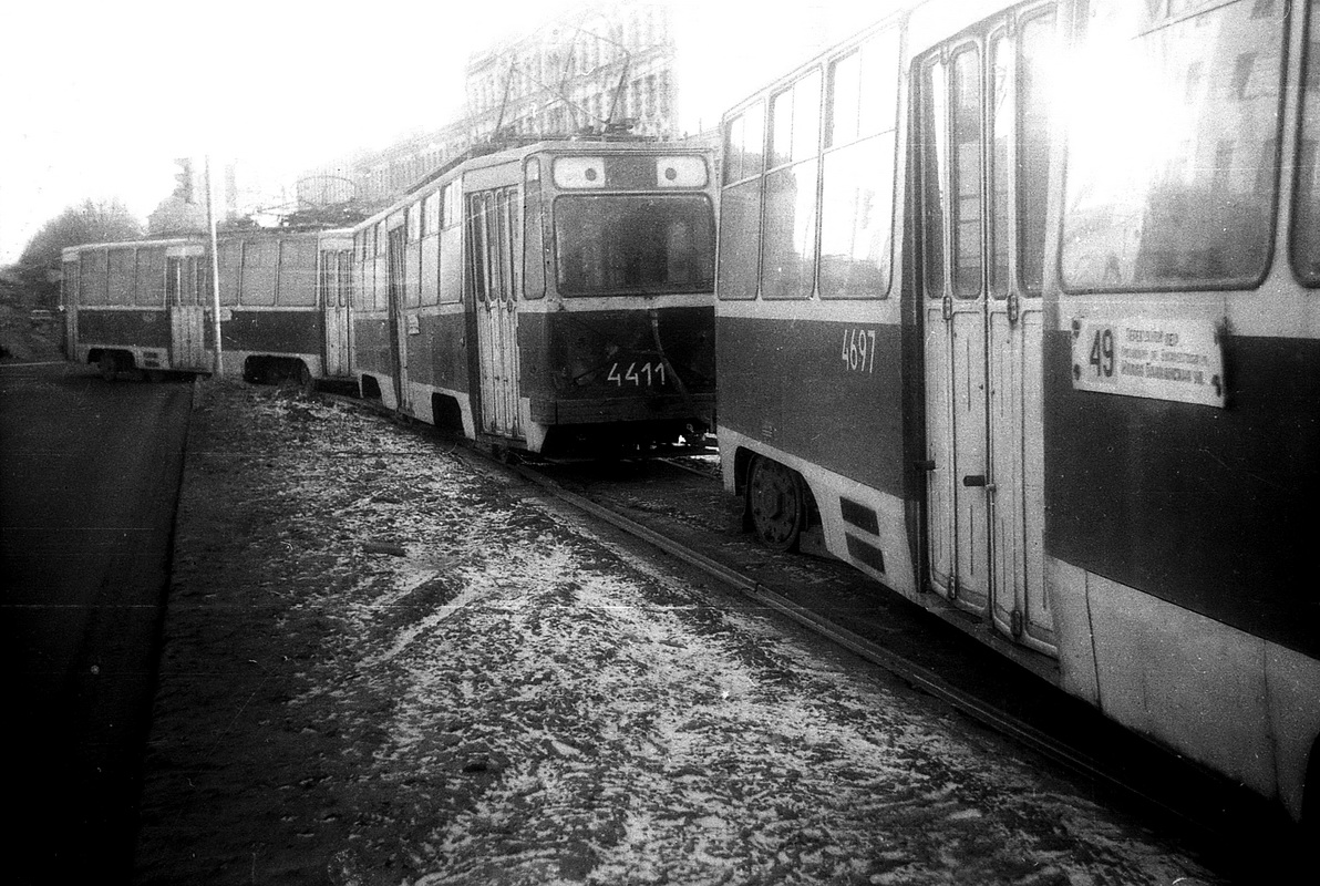 Санкт-Петербург, ЛМ-68М № 4697; Санкт-Петербург, ЛМ-68М № 4411; Санкт-Петербург — Происшествия