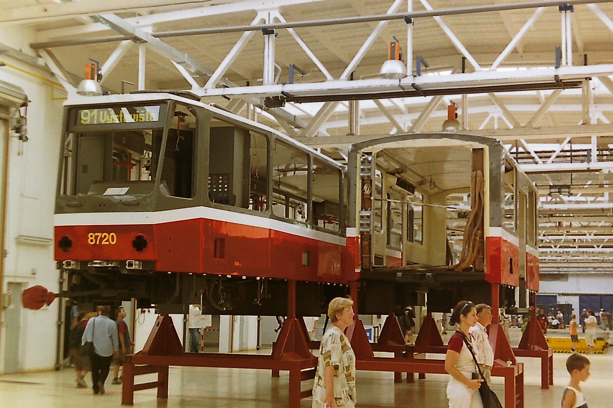 Praha, Tatra T6A5 # 8720