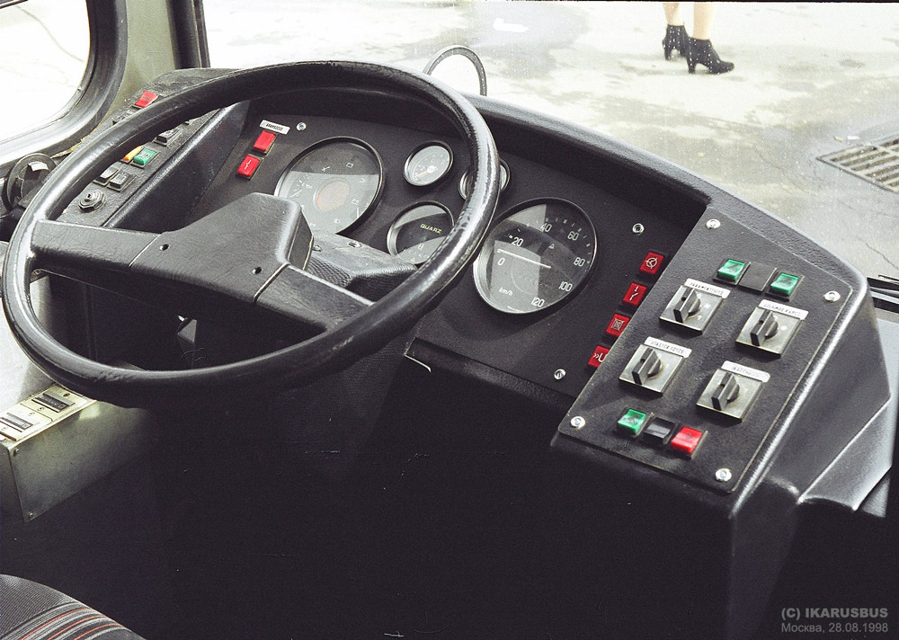 Дебрецен, Ikarus 415.T1 № 800; Москва — Разные выставки