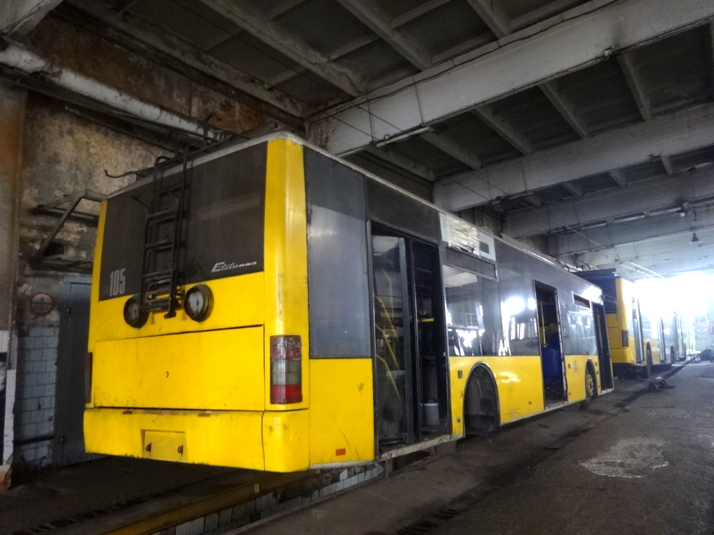 Львов, ЛАЗ E183D1 № 105