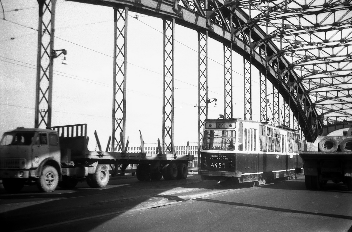 Санкт-Петербург, ЛМ-68М № 4451