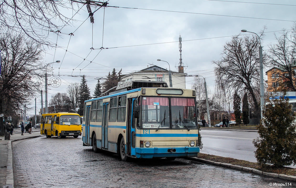 Ровно, ЮМЗ Т2 № 121