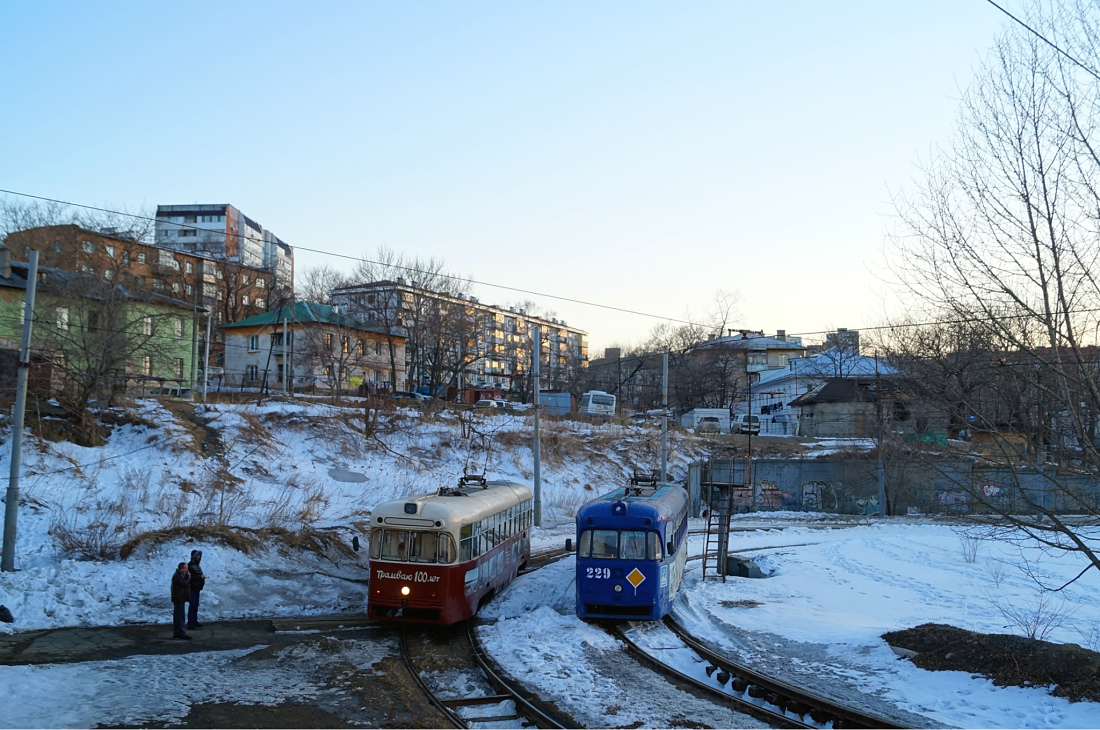 Владивосток, РВЗ-6М2 № 221; Владивосток, РВЗ-6М2 № 229; Владивосток — Тематические трамваи
