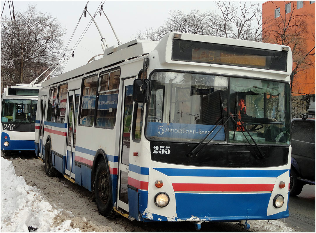 Владивосток, ЗиУ-682Г-016.02 № 255