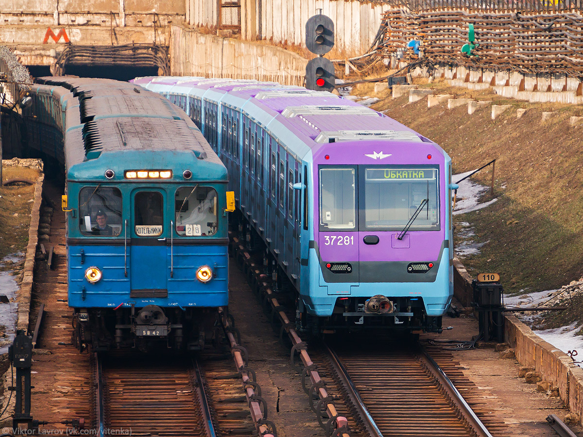 Москва, Еж3 № 5842; Москва, 81-760А № 37281