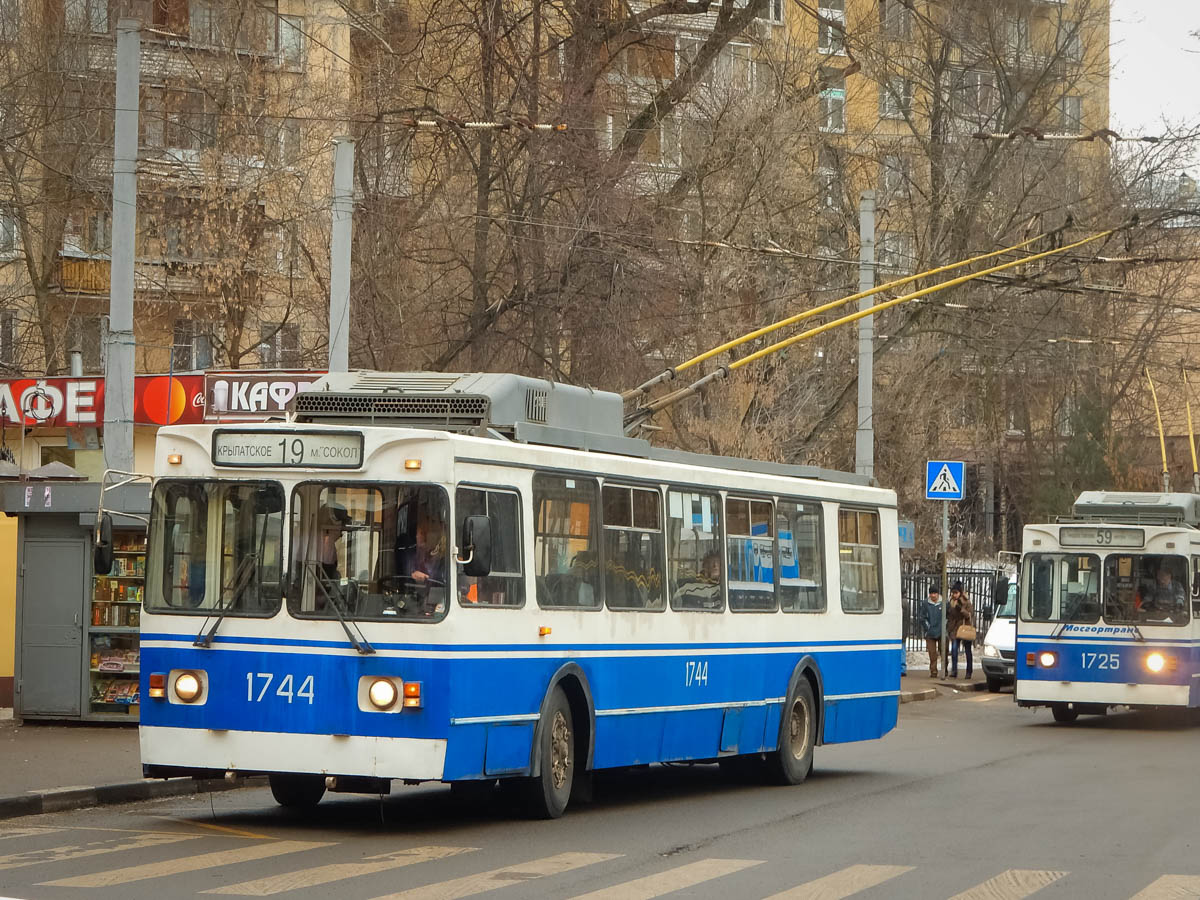 Москва, ЗиУ-682ГМ1 (с широкой передней дверью) № 1744