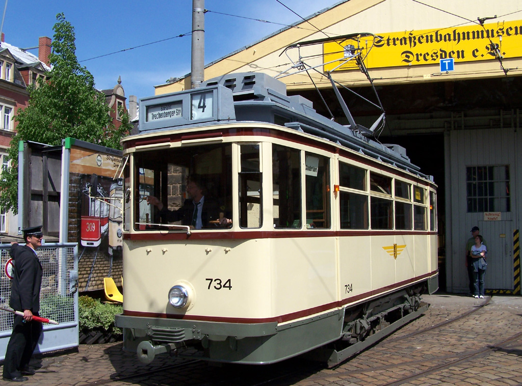 德勒斯登, Busch 2-axle motor car # 734 (201 305)