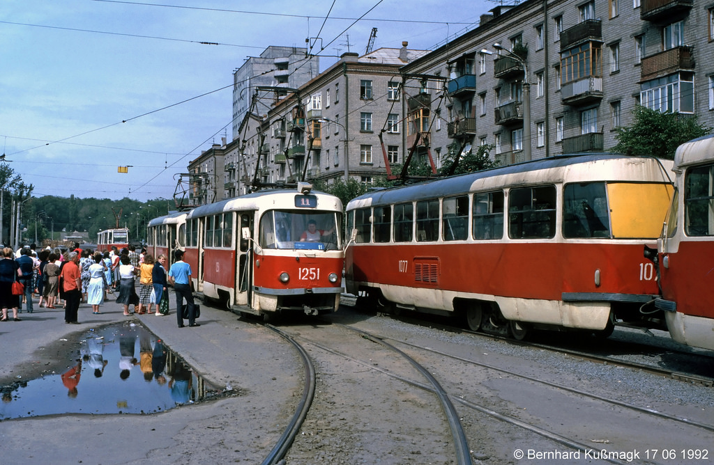 Dnipro, Tatra T3SU č. 1251; Dnipro, Tatra T3SU (2-door) č. 1077 Dnipro, Tatra T3SU č. 1251; Dnipro, Tatra T3SU (2-door) č. 1077