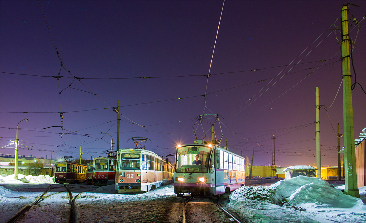 Nizhniy Tagil, 71-605A № 92; Nizhniy Tagil, 71-403 № 75