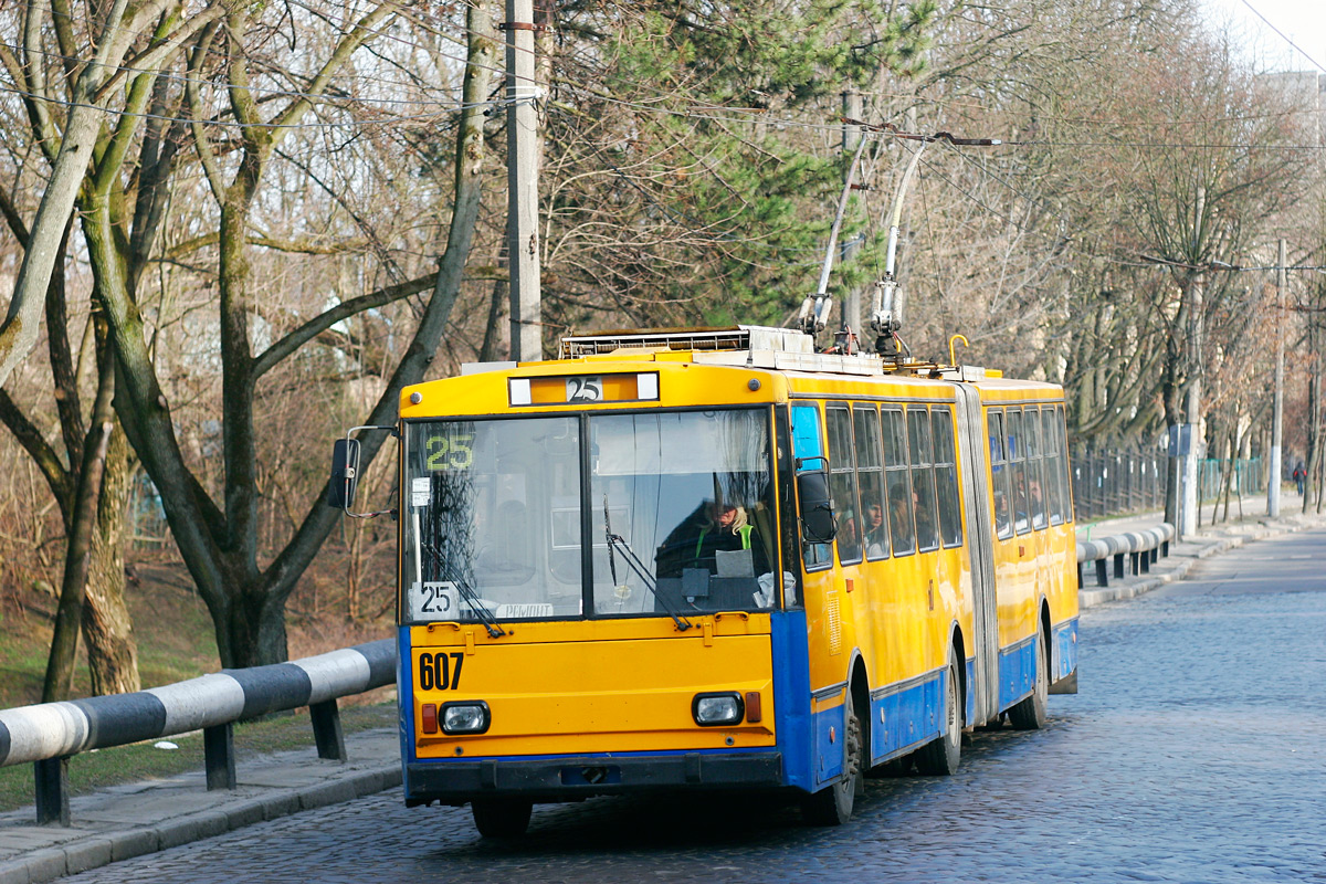 Львов, Škoda 15Tr03/6 № 607