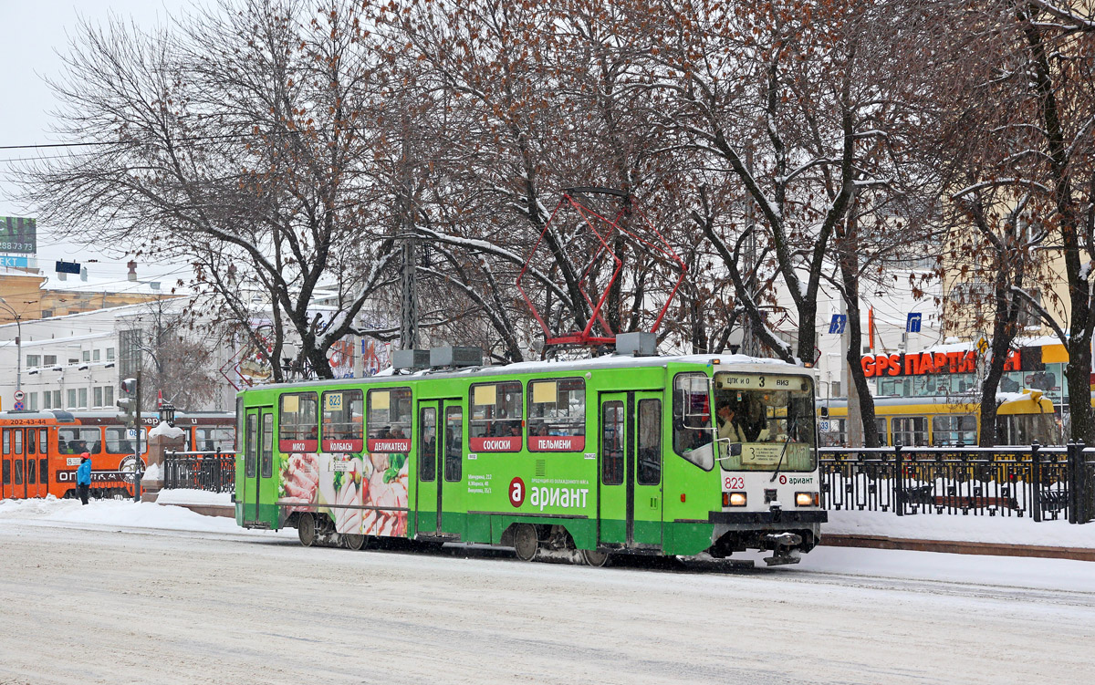 Екатеринбург, 71-402 № 823