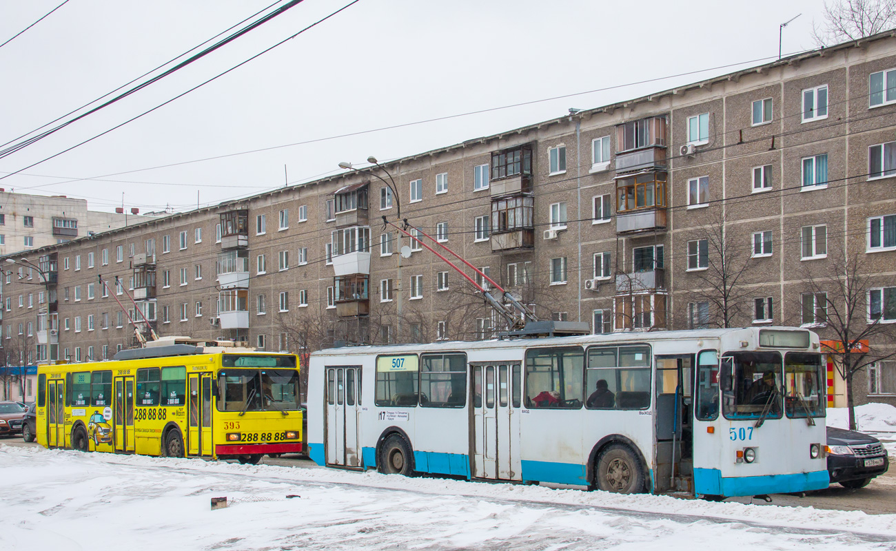 Yekaterinburg, ZiU-682G [G00] Br. 507; Yekaterinburg, VMZ-5298.00 (VMZ-375) Br. 393