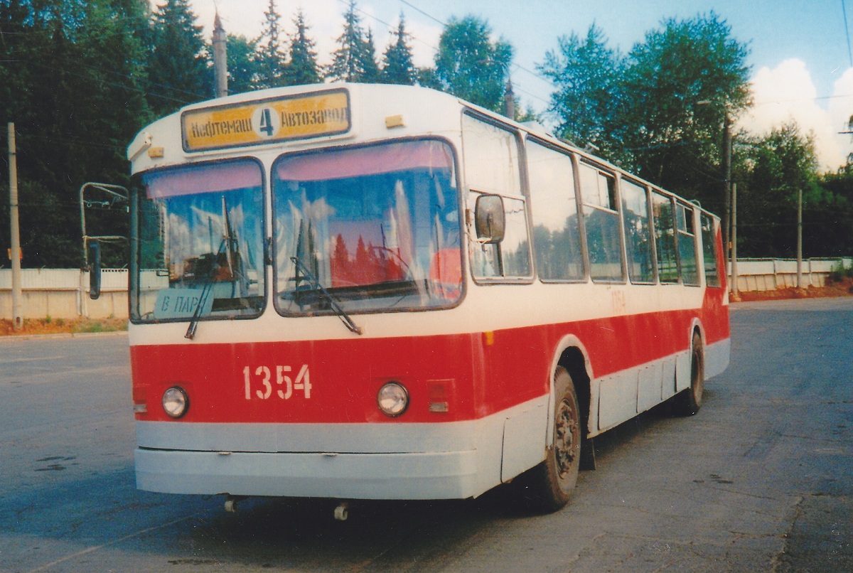 Ижевск, ЗиУ-682В № 1354