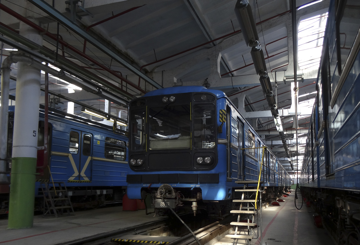 Екатеринбург, 81-717.5 (ЛВЗ/ВМ) № 8923