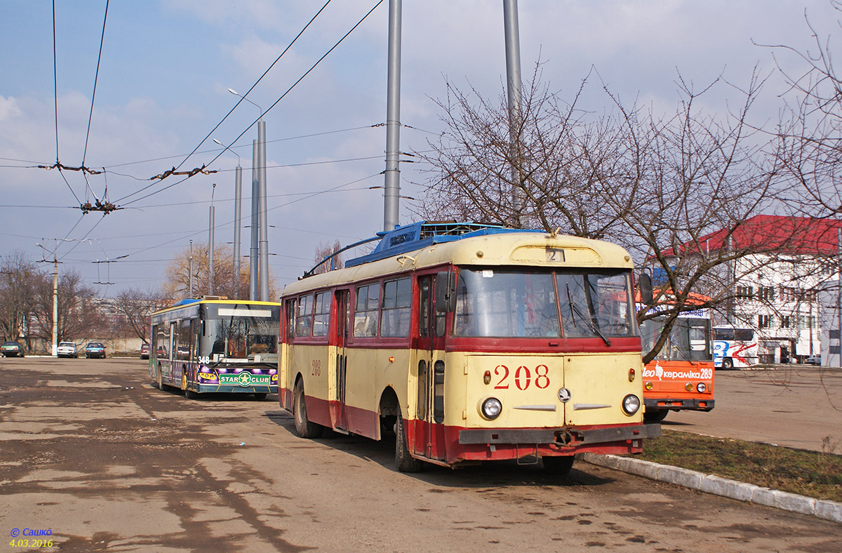 Черновцы, Škoda 9TrH27 № 208; Черновцы, ЛАЗ E183D1 № 348 Черновцы, Škoda 9TrH27 № 208; Черновцы, ЛАЗ E183D1 № 348