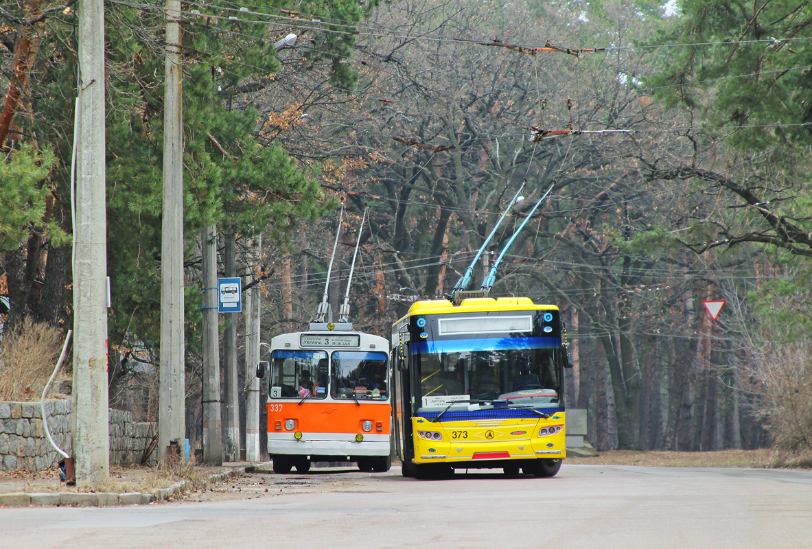 Черкассы, ЛАЗ E183D1 № 373; Черкассы, ЗиУ-682В-012 [В0А] № 337