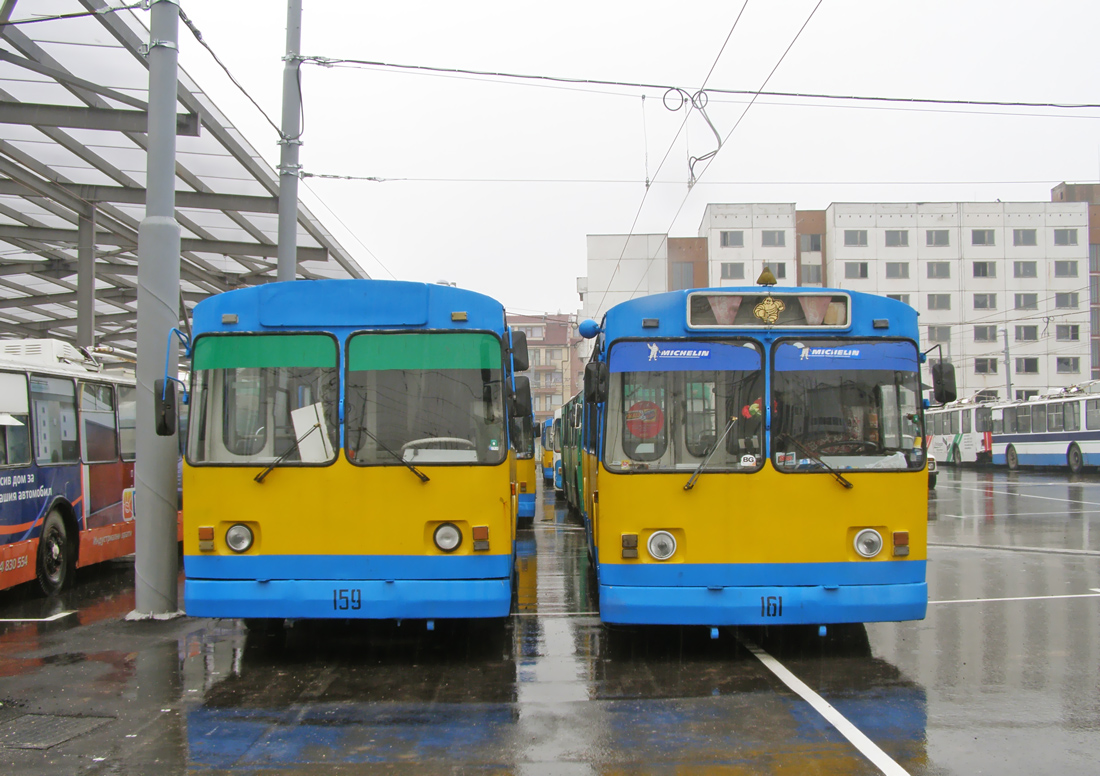 Плевен, ЗиУ-682В1УБ № 159 (01598); Плевен, ЗиУ-682УП НРБ № 161 (01615)