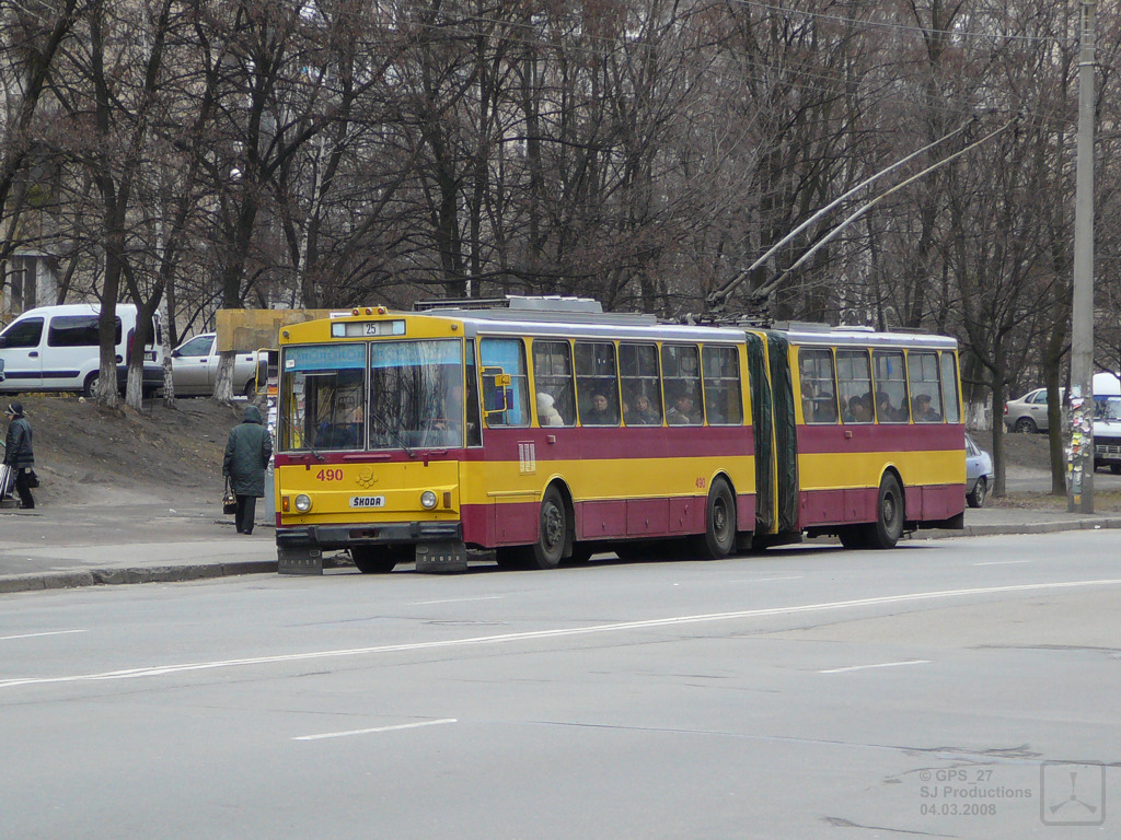 Киев, Škoda 15Tr03/6 № 490