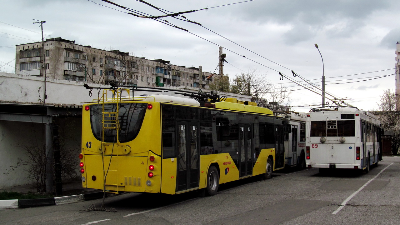 Novorossiysk, VMZ-5298.01 “Avangard” č. 43; Novorossiysk, Trolza-5275.03 “Optima” č. 39