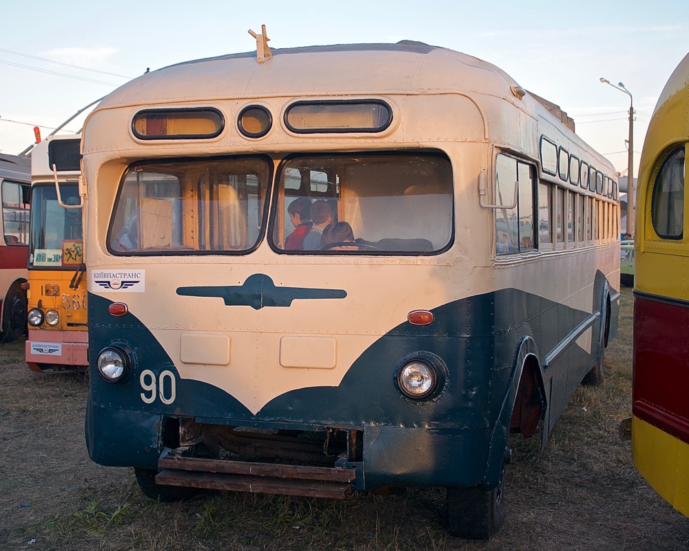 Киев, МТБ-82Д № 90
