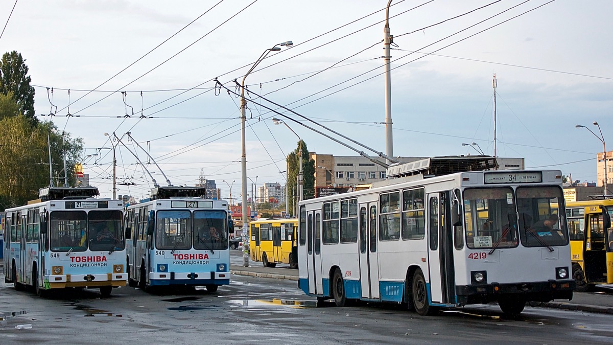 Киев, ЮМЗ Т2 № 549; Киев, ЮМЗ Т2 № 540; Киев, ЮМЗ Т2 № 4219