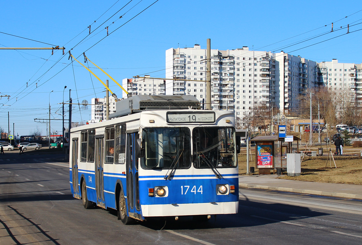 Москва, ЗиУ-682ГМ1 (с широкой передней дверью) № 1744