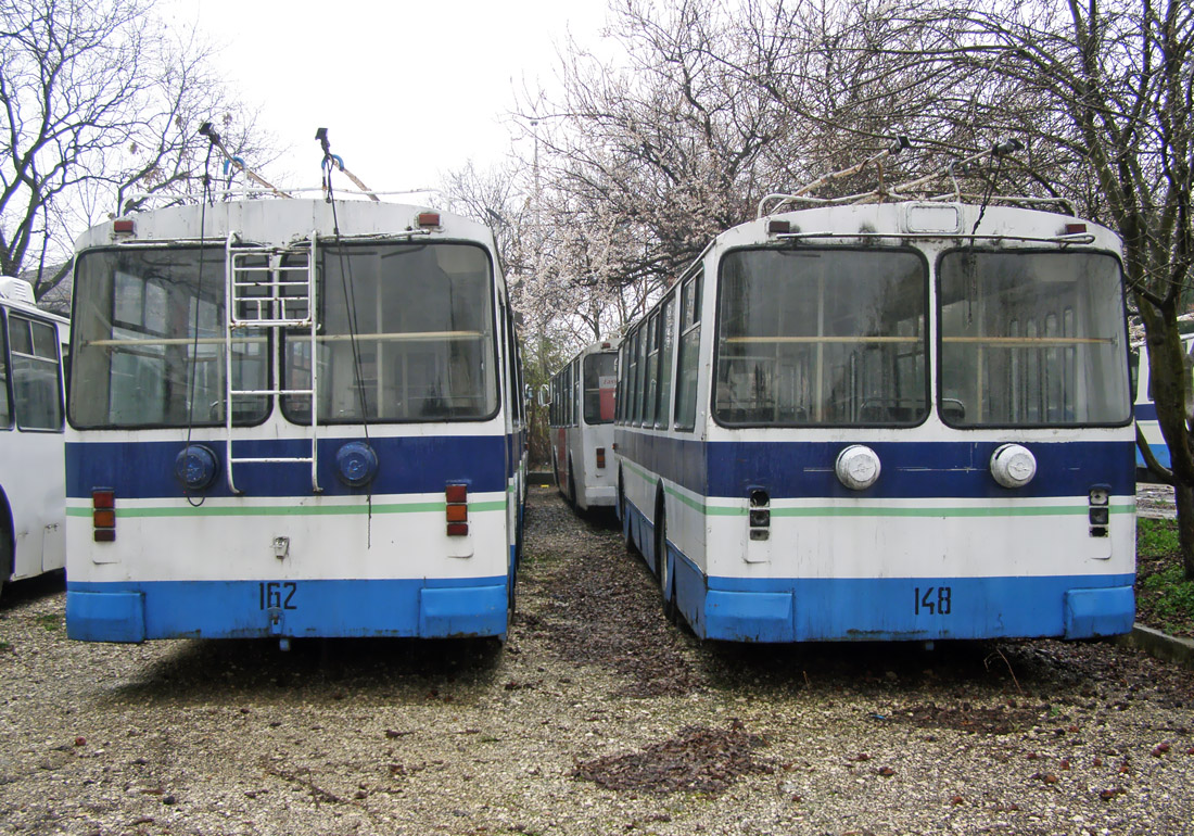 Плевен, ЗиУ-682УП НРБ № 162 (01624); Плевен, ЗиУ-682УП НРБ № 148 (01484)