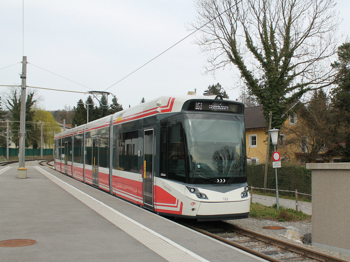 Гмунден – Форхдорф – Ламбах, Vossloh Tramlink V3 № 122
