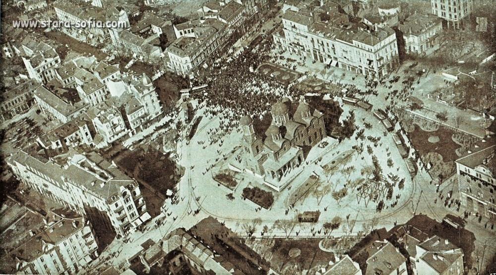 София — Исторически снимки — Трамвайна инфраструктура (1901–1942); София — Исторически снимки — Трамвайни мотриси (1901–1942)